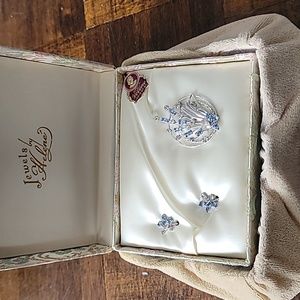 Vintage Jewels by Helene